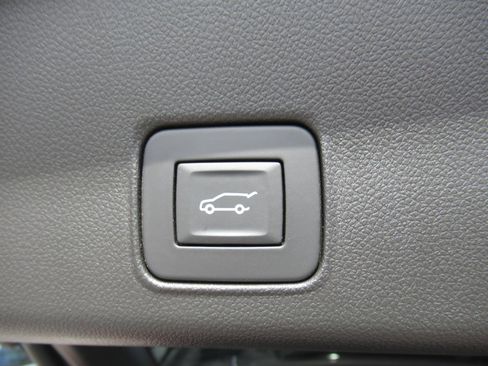 Used 2023 Chevrolet TrailBlazer RS w/ Sun and Liftgate Package FWD image 34