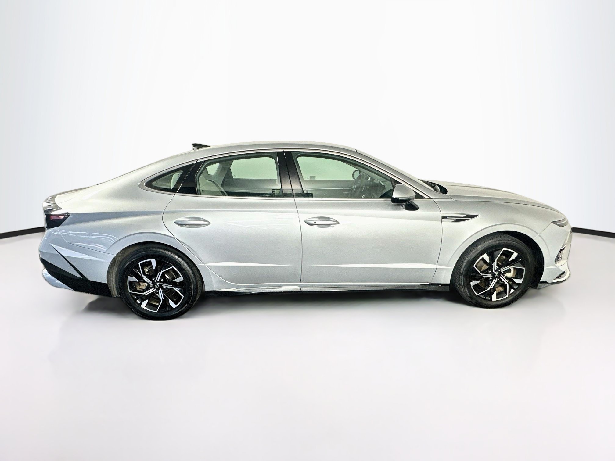Used 2025 Hyundai Sonata SEL FWD image 10