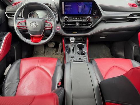 Used 2023 Toyota Highlander XSE AWD/4WD image 11