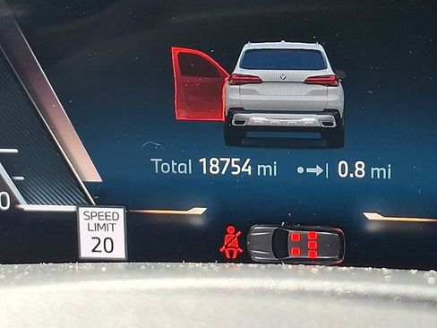 Used 2025 BMW X5 xDrive40i w/ Parking Assistance Package image 21