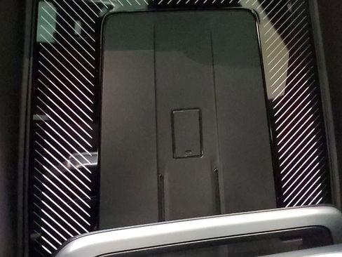 Used 2025 BMW X1 xDrive28i w/ Technology Package image 34