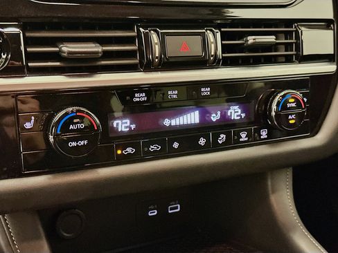 Used 2025 Nissan Pathfinder SV image 23