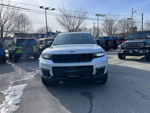 New 2025 Jeep Grand Cherokee L Limited w/ Black Appearance Package image 9