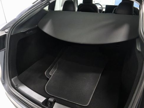 Used 2024 Tesla Model Y Long Range AWD/4WD image 17