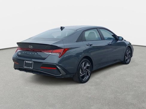Used 2025 Hyundai Elantra Sport FWD image 5
