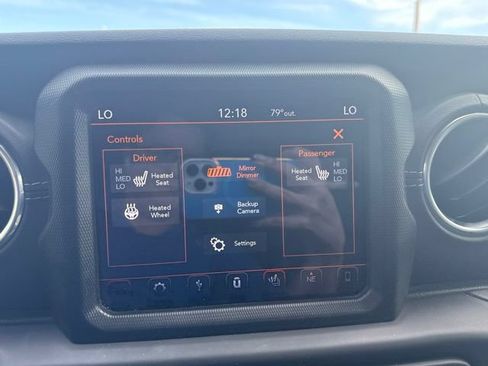 Used 2018 Jeep Wrangler Unlimited Sahara AWD/4WD image 28