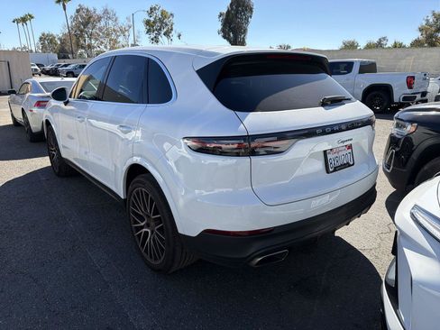 Used 2021 Porsche Cayenne AWD/4WD image 3