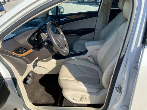 Used 2015 Lincoln MKC FWD w/ Equipment Group 101A Select image 9