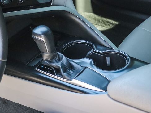 Used 2018 Toyota Camry SE FWD image 17