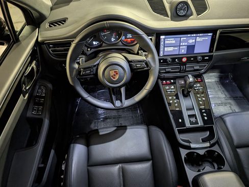 Certified 2026 Porsche Macan image 6
