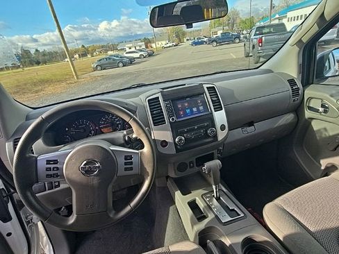 Used 2019 Nissan Frontier S image 2