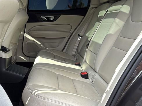 Used 2022 Volvo S60 T8 Inscription w/ Advanced Package image 20