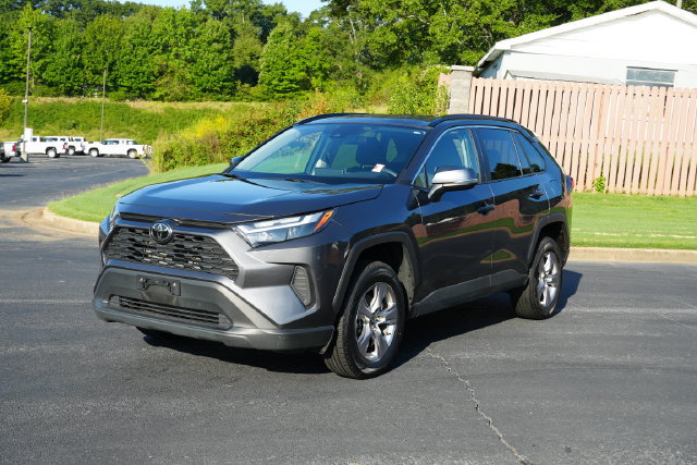 Used 2025 Toyota RAV4 XLE FWD image 3