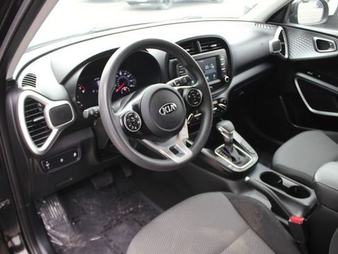 Used 2021 Kia Soul LX FWD image 3