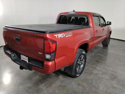 Used 2018 Toyota Tacoma TRD Sport image 5