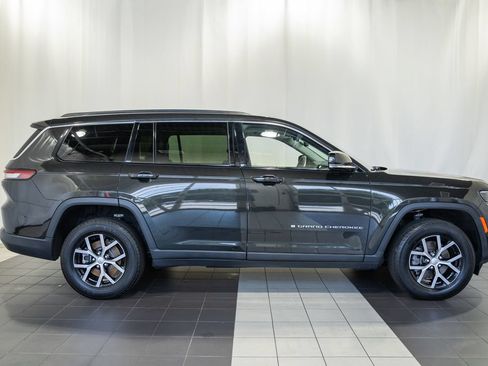Certified 2023 Jeep Grand Cherokee L Limited AWD/4WD image 3