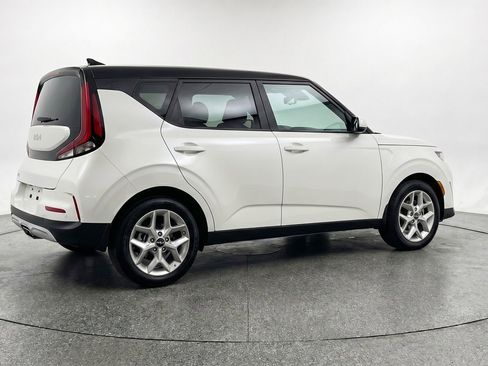 Used 2025 Kia Soul LX w/ LX Technology Package image 9