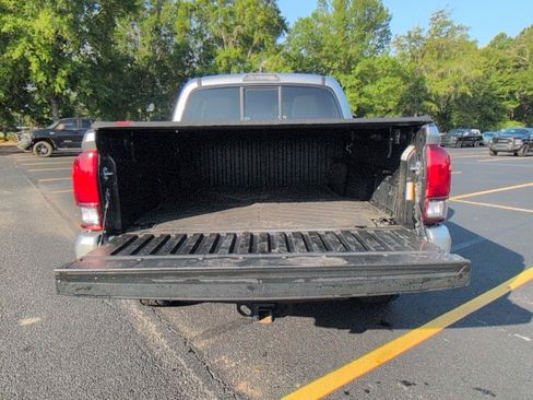 Used 2022 Toyota Tacoma SR AWD/4WD image 5