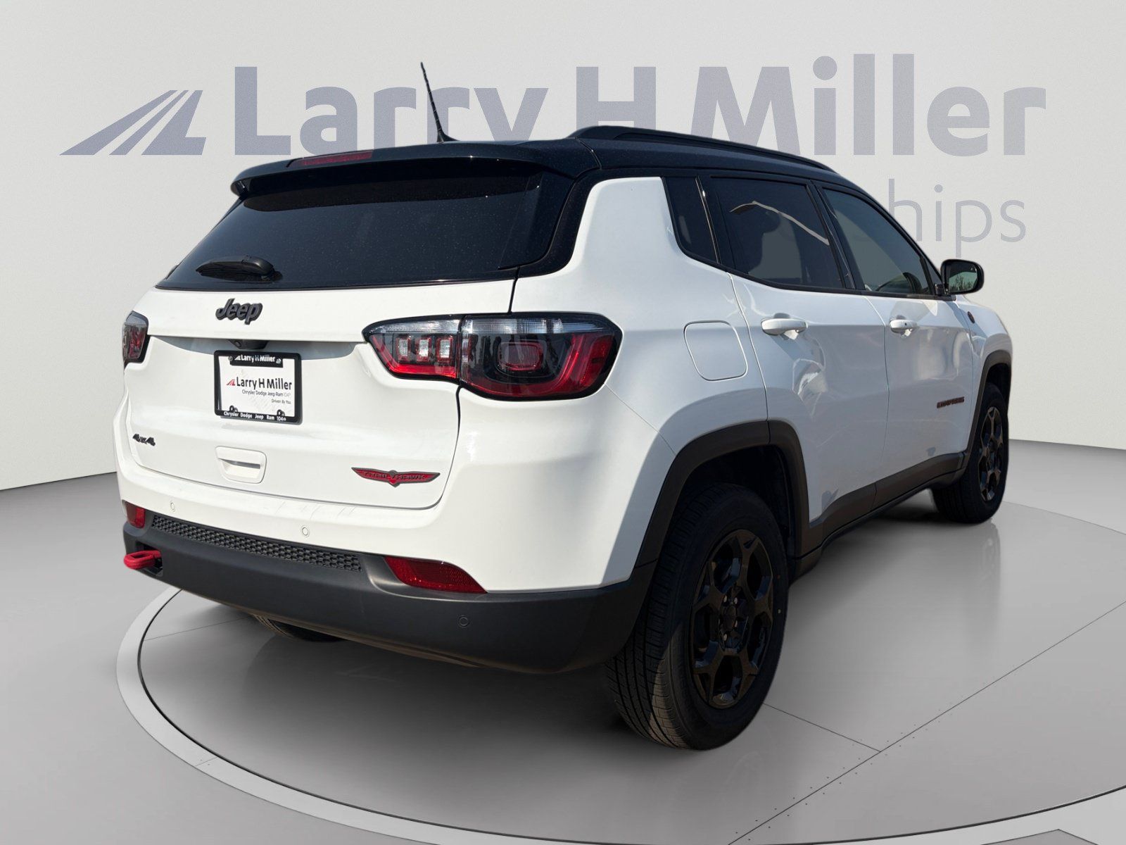 Used 2024 Jeep Compass Trailhawk AWD/4WD image 6