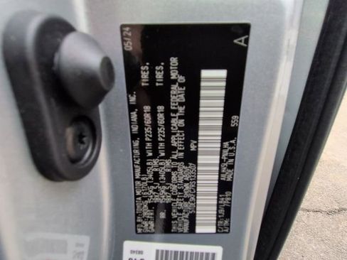 Used 2024 Toyota Sienna Platinum image 34