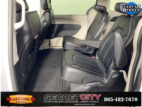 Used 2024 Chrysler Pacifica Touring-L image 29