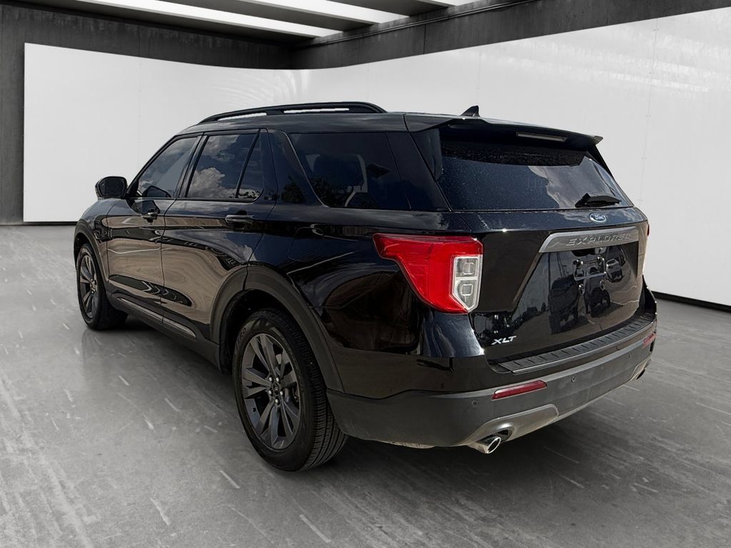 Used 2023 Ford Explorer XLT w/ Equipment Group 202A RWD image 3