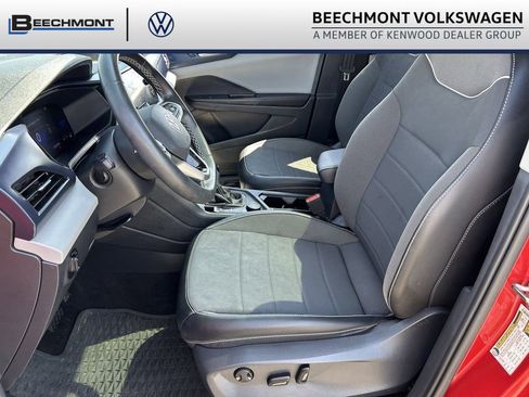 Used 2023 Volkswagen Taos SE w/ Panoramic Sunroof Package AWD/4WD image 23