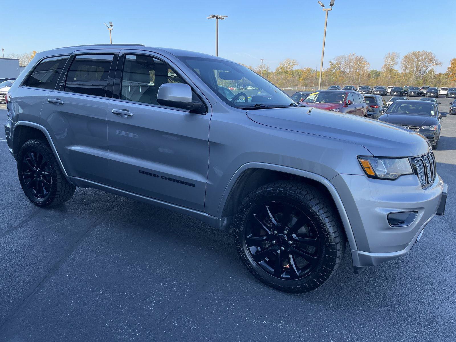 Used 2018 Jeep Grand Cherokee Altitude AWD/4WD image 1