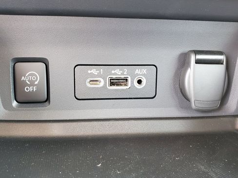 New 2025 Nissan Sentra SV w/ Trunk Package image 18