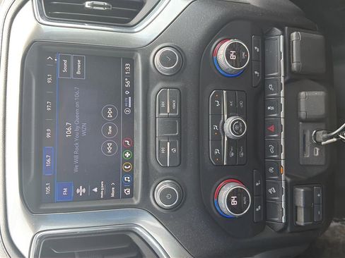 Used 2022 Chevrolet Silverado 1500 LT AWD/4WD image 8