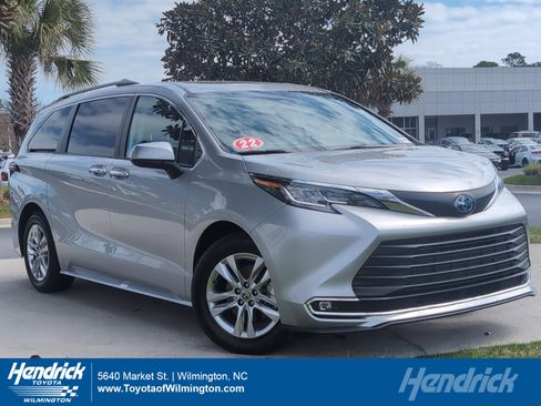 Certified 2022 Toyota Sienna XLE w/ XLE Plus Package image 1