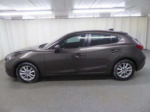 Used 2015 MAZDA MAZDA3 i Touring w/ Technology Package image 4
