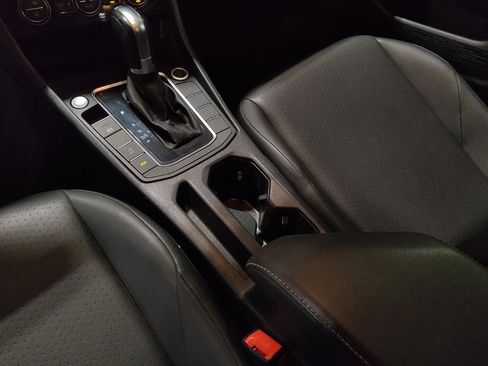 Used 2019 Volkswagen Jetta SE w/ Cold Weather Package image 26