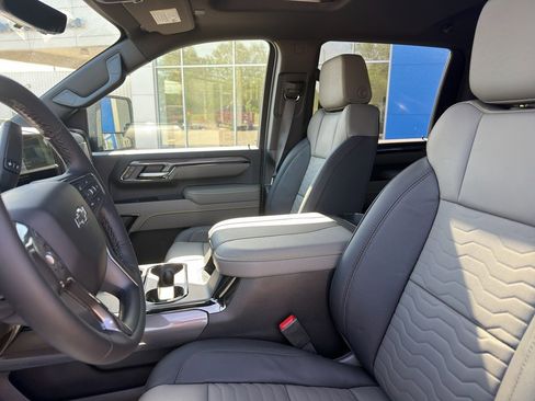 New 2026 Chevrolet Silverado 2500 ZR2 AWD/4WD image 16