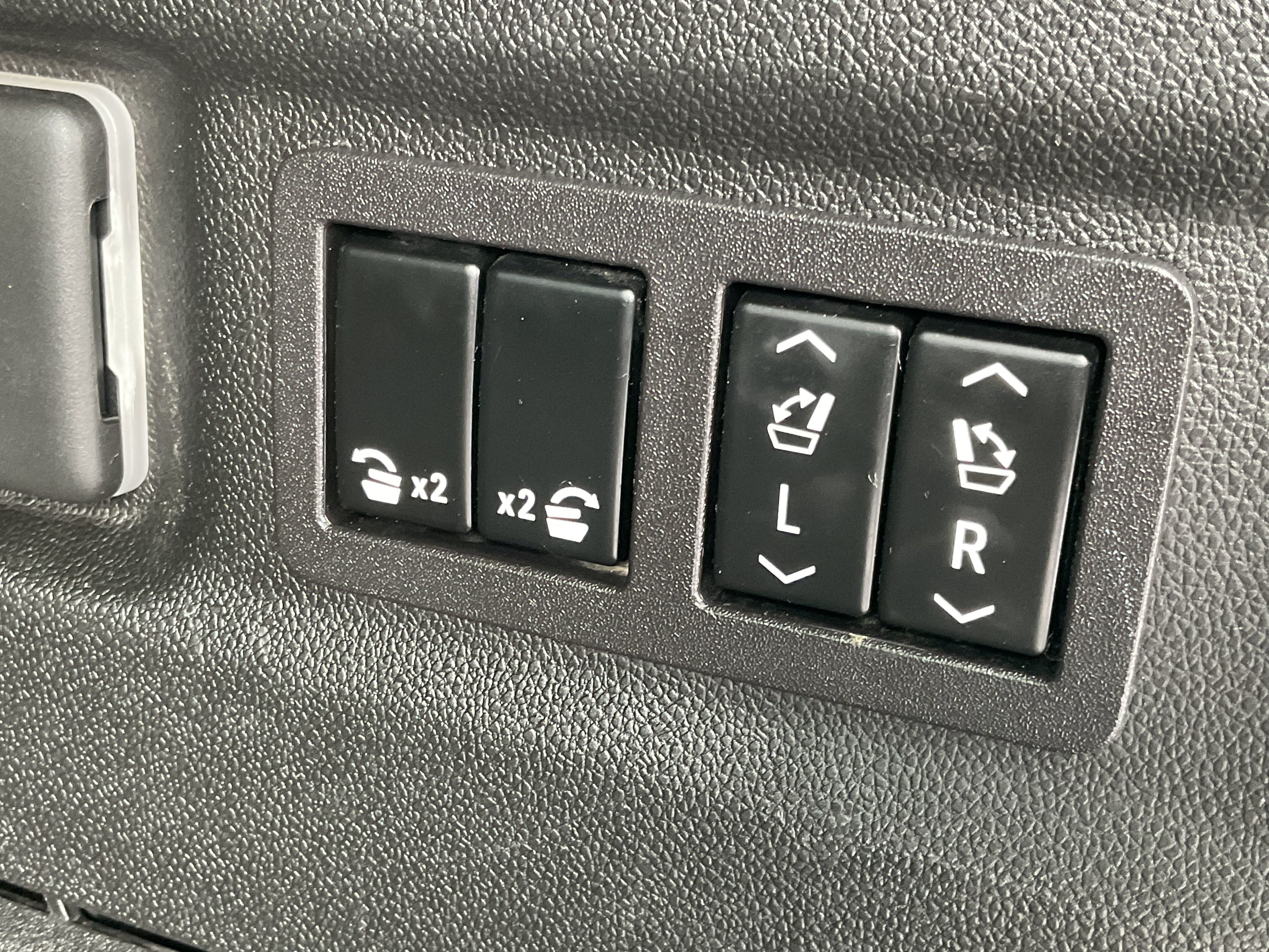 Used 2023 Chevrolet Suburban RST w/ Luxury Package AWD/4WD image 46