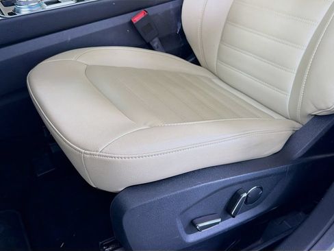 Used 2019 Ford Edge SEL w/ Equipment Group 201A FWD image 21