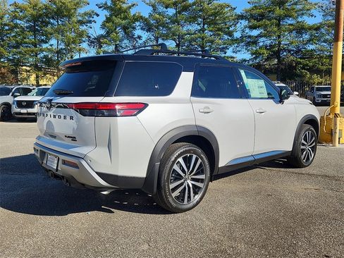 New 2025 Nissan Pathfinder Platinum image 4