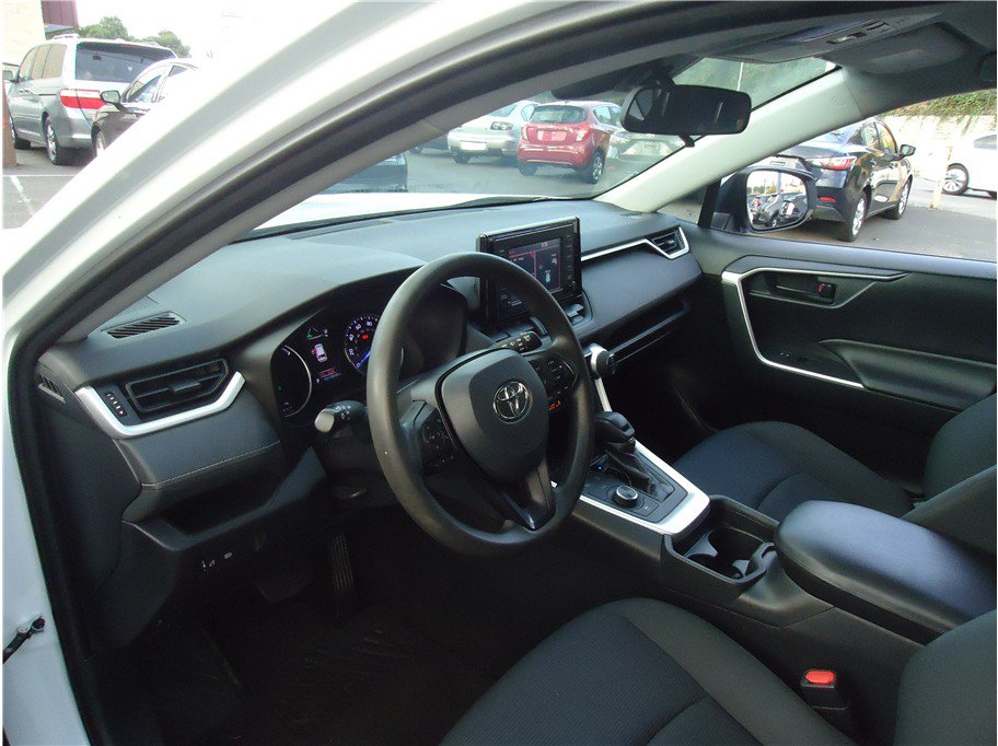 Used 2019 Toyota RAV4 LE w/ Carpet Mat Package AWD/4WD image 26
