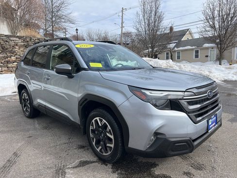 Used 2025 Subaru Forester Premium image 7