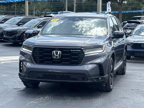 Certified 2025 Honda Pilot Black Edition image 13