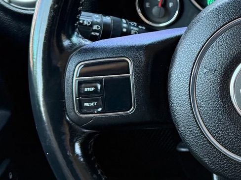 Used 2011 Jeep Wrangler Unlimited Sahara AWD/4WD image 19
