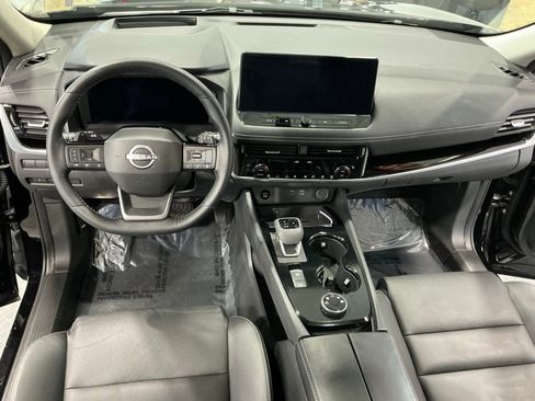 Used 2025 Nissan Rogue SL w/ SL Premium Package image 22