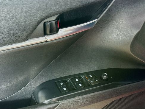 Used 2020 Toyota Camry SE image 20