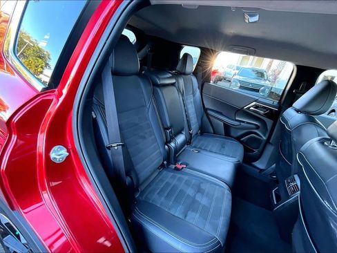 Used 2024 Mitsubishi Outlander SE Black Edition image 24