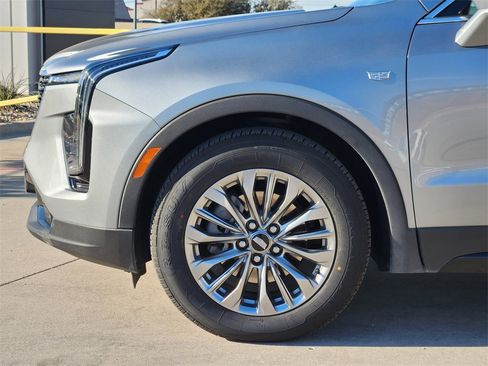Used 2025 Cadillac XT4 Premium Luxury image 8