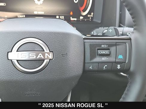 Used 2025 Nissan Rogue SL AWD/4WD image 25