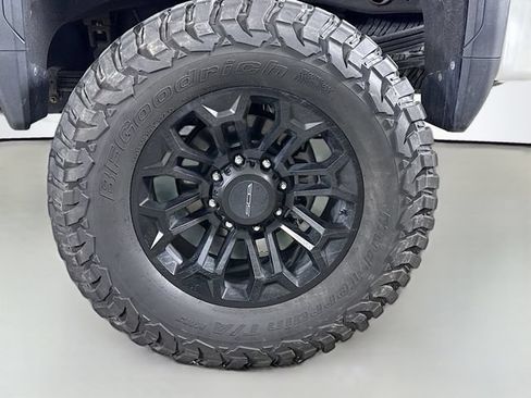 Used 2020 GMC Sierra 2500 AT4 w/ AT4 Premium Package AWD/4WD image 32