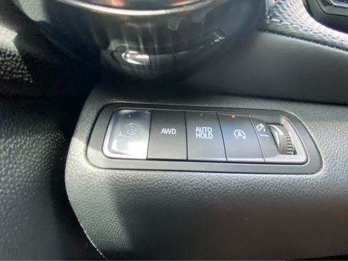 Used 2026 Chevrolet Equinox LT AWD/4WD image 23