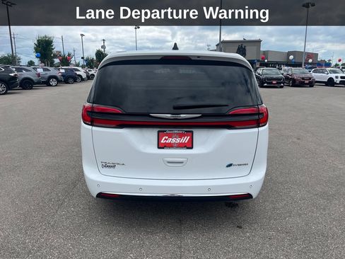 Used 2024 Chrysler Pacifica Limited FWD image 5