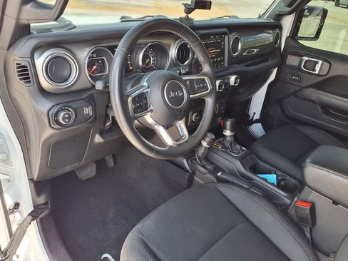 Used 2023 Jeep Gladiator Overland AWD/4WD image 22